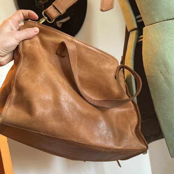 Raven & Lily Leather Messenger Bag - Picture 4 of 4